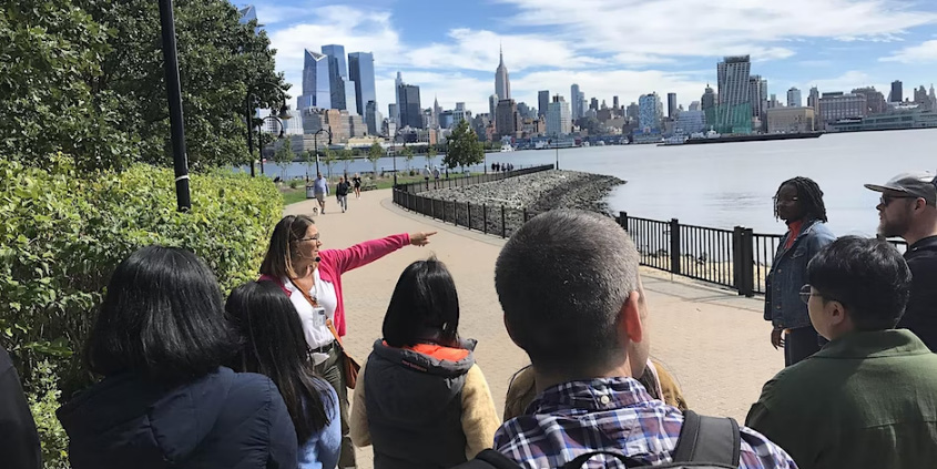 Best way to explore the Waterfront - Free Waterfront Walking Tours