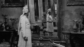 Film Series by&nbsp;Roni Horn: &ldquo;Jalsaghar: the music room&rdquo;