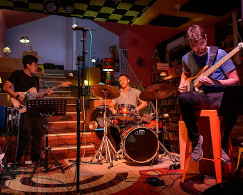 Interactive Live Music and Jam Session at&nbsp;pinkFROG Cafe